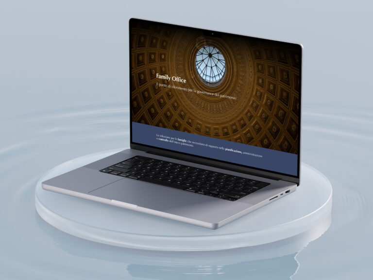Mockup su laptop di un sito web per family office, con interfaccia di consulenza finanziaria e visual architettonico elegante.
