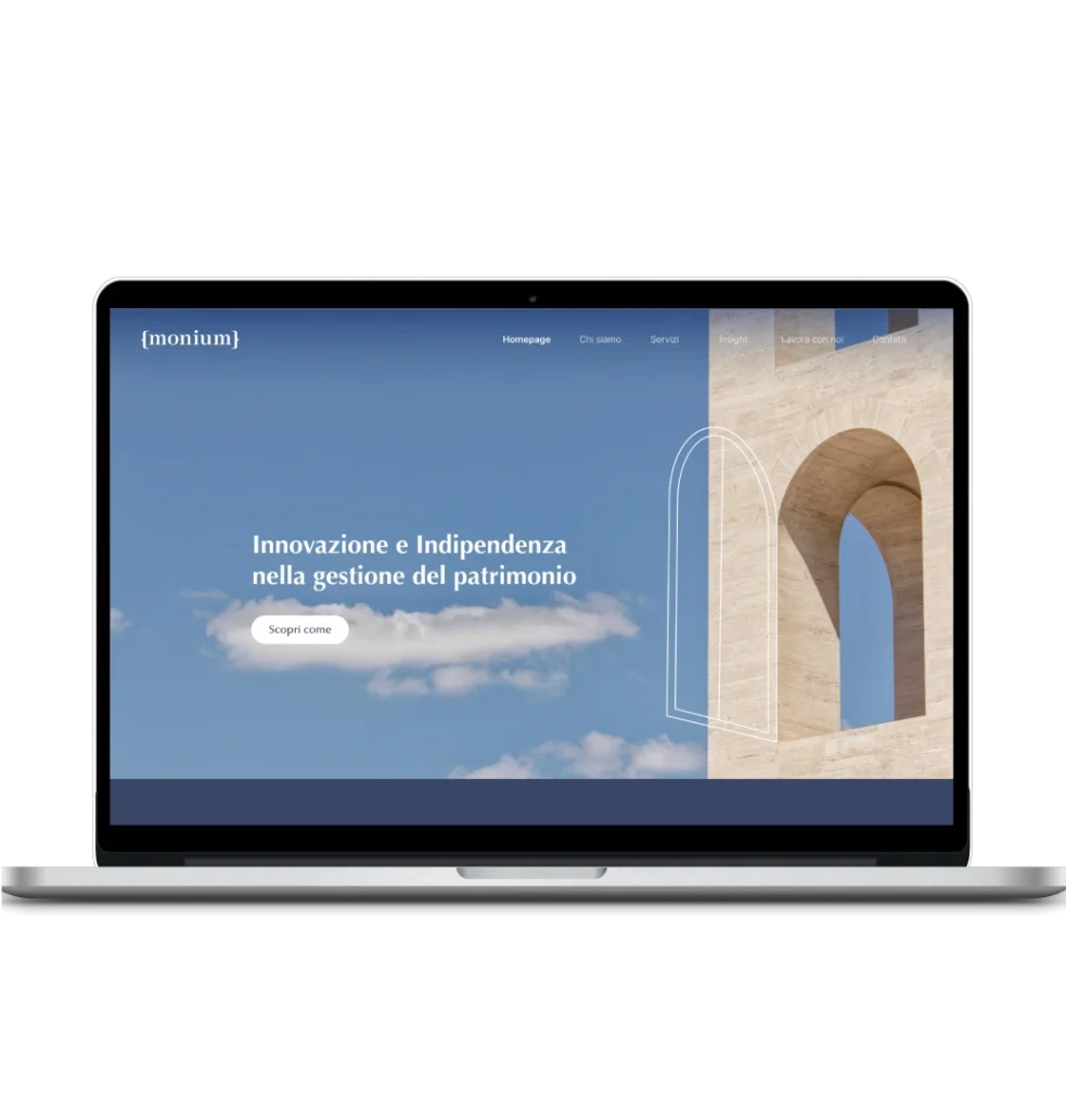 Homepage del sito Monium per la gestione patrimoniale su laptop.