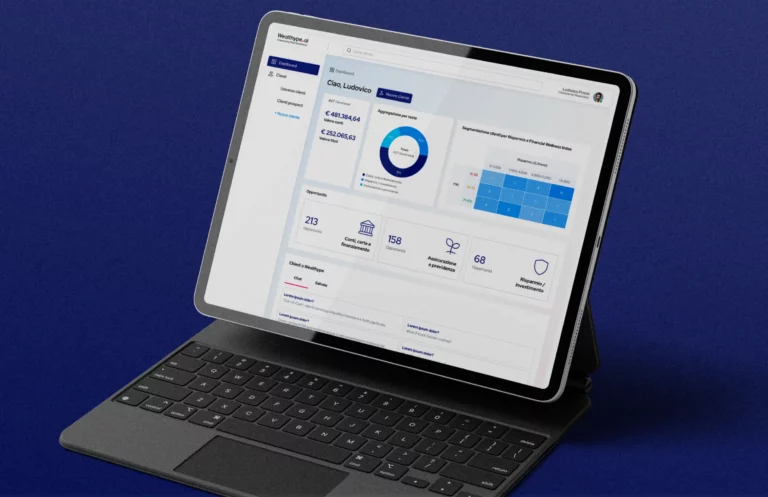 Mockup su tablet che mostra una dashboard per consulenti finanziari con panoramica clienti, portafoglio, grafici e metriche chiave.