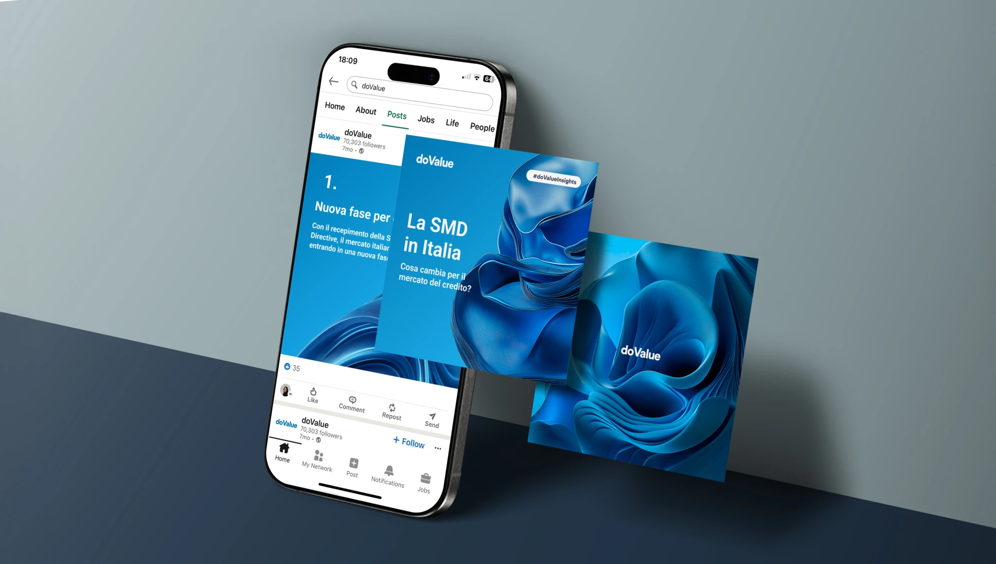 Design dei post LinkedIn di doValue mostrati su smartphone con visual blu astratti per un progetto social nel settore finanziario.